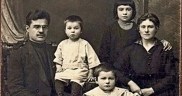 Крайний слева - дед Евгений Водолазкина, директор гимназии в Санкт-Петербурге до революции, белогвардеец