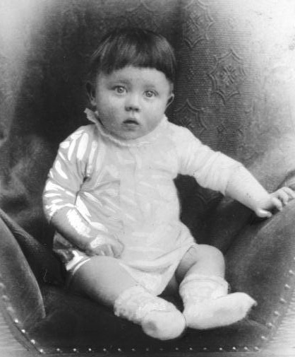 Маленький Адольф Гитлер.