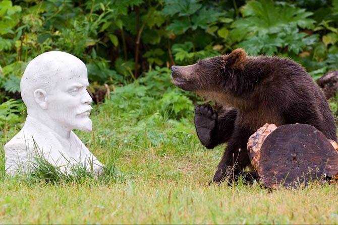 Ленин и медведь.