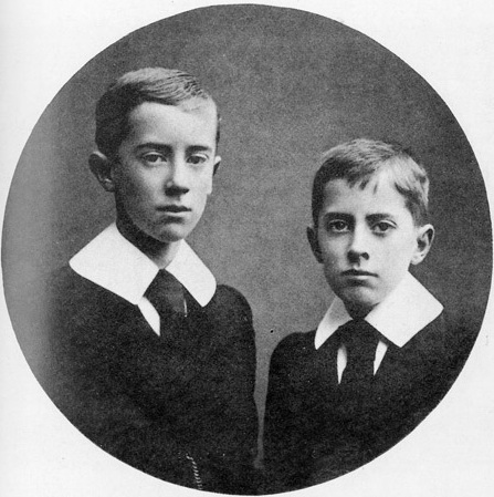 JRRT с братом Хилари, 1905 г.