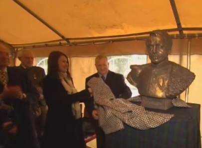 На церемонии символического открытия памятника Лермонтову в Эрлстоне.